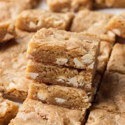 A stack of blondies with more sliced blondies around it.