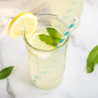 A close-up picture of a glass of lemonade.