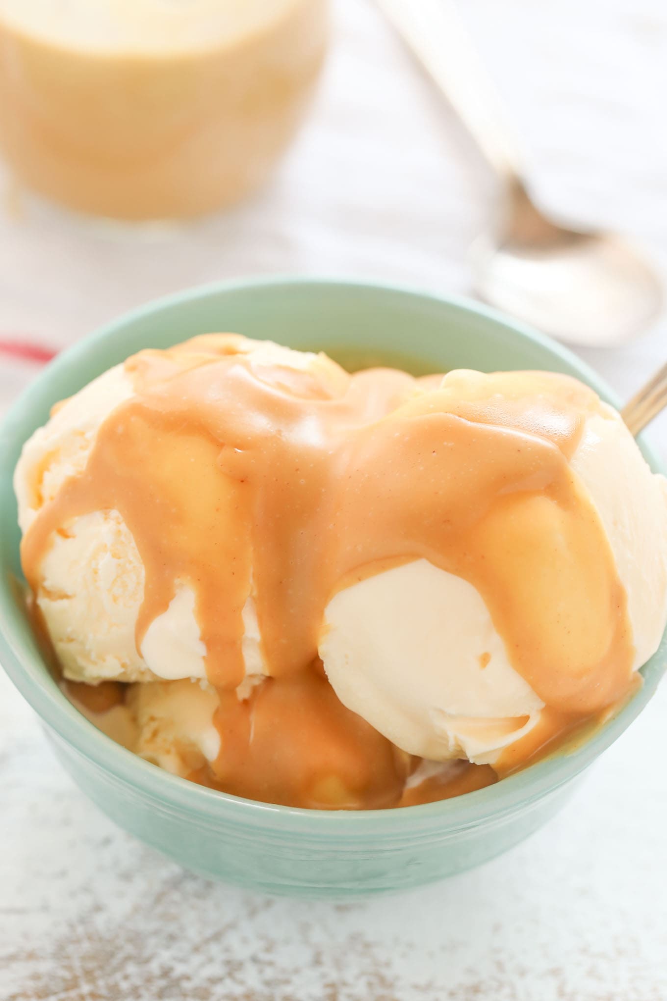 This Easy Homemade Peanut Butter Magic Shell only requires three ingredients and a microwave. The perfect topping for almost any ice cream!