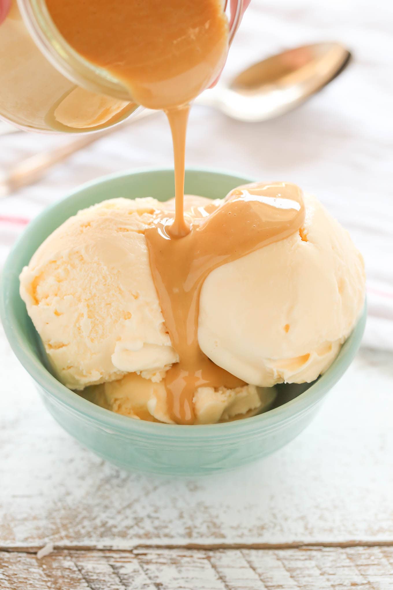 This Easy Homemade Peanut Butter Magic Shell only requires three ingredients and a microwave. The perfect topping for almost any ice cream!